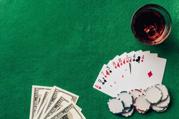 Live Spadegaming dealer table with multiple camera angles and player chat interface